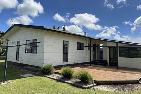 Photo of property in 16 Hilton Grove, Kelvin Grove, Palmerston North, 4414
