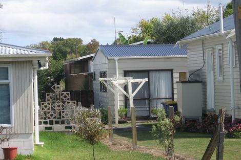 Photo of property in 48 Queen Mary Avenue, New Lynn, Auckland, 0600