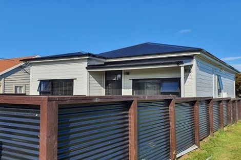 Photo of property in 42 Collins Street, Hawera, 4610