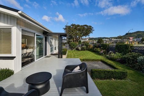 Photo of property in 3 Surrey Street, Tawa, Wellington, 5028