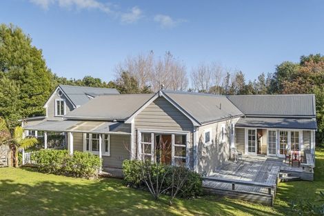 Photo of property in 100 Oxford Road, Okato, 4335