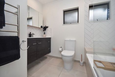Photo of property in 2/18 Evans Road, Glen Eden, Auckland, 0602