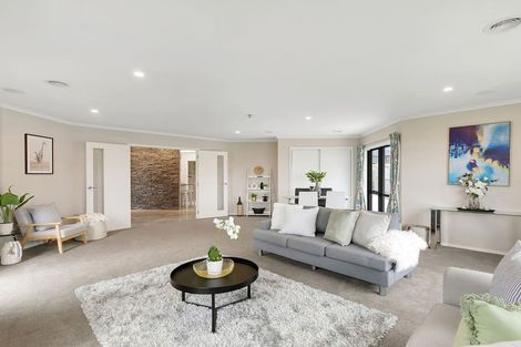 Photo of property in 117 Queen Charlotte Drive, Aotea, Porirua, 5024