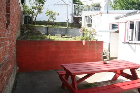 Photo of property in 4 Howard Street, Mount Cook, Wellington, 6021