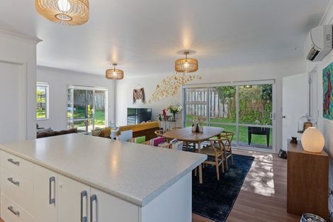 Photo of property in 27 Sarah Street, Waikawa Beach, Levin, 5573