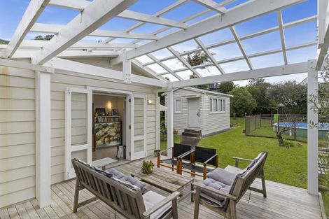Photo of property in 16 Ocean View Road, Milford, Auckland, 0620