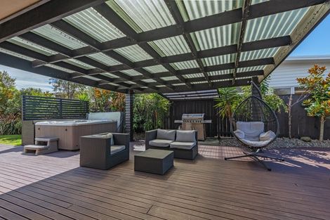 Photo of property in 5 Galea Grove, Kelvin Grove, Palmerston North, 4414