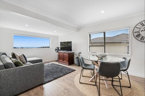 Photo of property in 42 Albatross Road, Red Beach, 0932