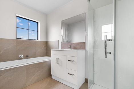 Photo of property in 14 Imperial Place, Henderson, Auckland, 0612