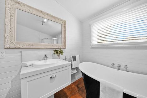 Photo of property in 102 Jellicoe Street, Martinborough, 5711