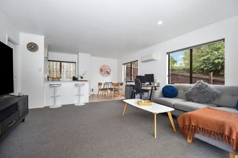 Photo of property in 2/18 Evans Road, Glen Eden, Auckland, 0602