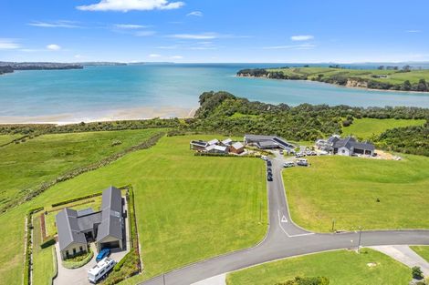 Photo of property in 1 Takahuri Place, Okura Bush, Silverdale, 0794