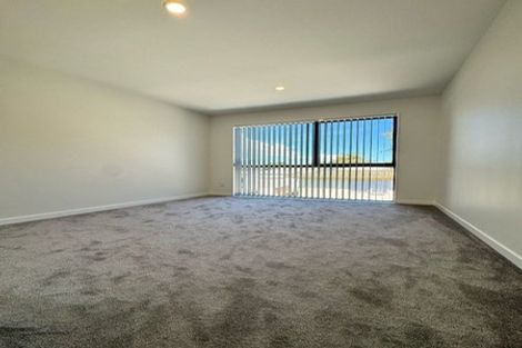 Photo of property in 9a Pukeroa Place, Papakura, 2110