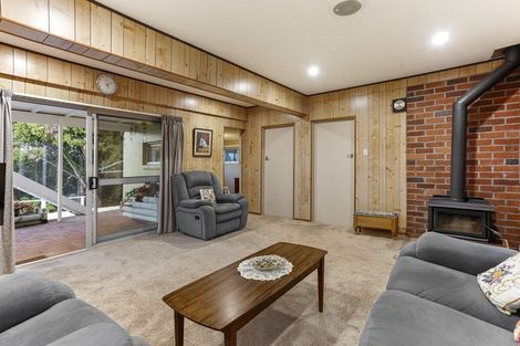 Photo of property in 194 Forest Hill Road, Waiatarua, Auckland, 0612