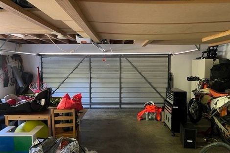 Photo of property in 35 Rifleman Rise, Unsworth Heights, Auckland, 0632