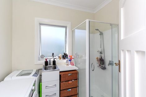 Photo of property in 14 Calvert Road, Moturoa, New Plymouth, 4310
