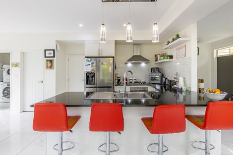Photo of property in 37 Popokatea Drive, Takanini, 2112