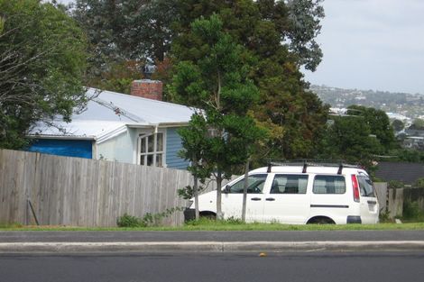 Photo of property in 1/218 East Coast Road, Forrest Hill, Auckland, 0620