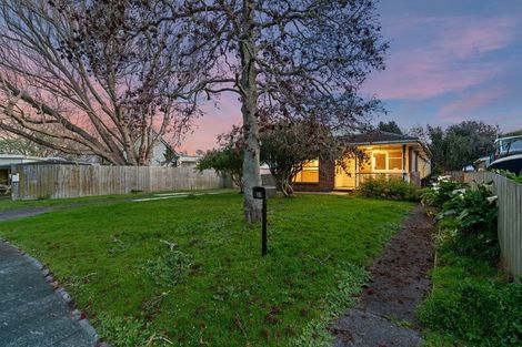 Photo of property in 21 Rountree Place, Conifer Grove, Takanini, 2112