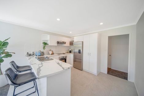 Photo of property in 17 Morewa Place, Takanini, 2112