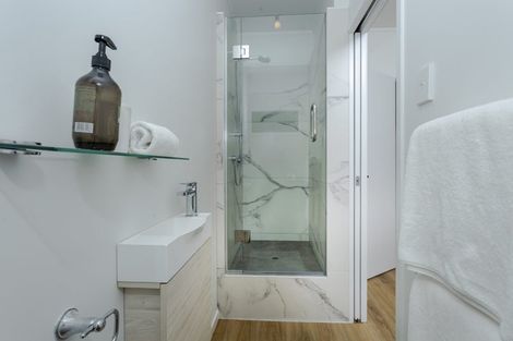 Photo of property in 3/72 Lake Road, Northcote, Auckland, 0627