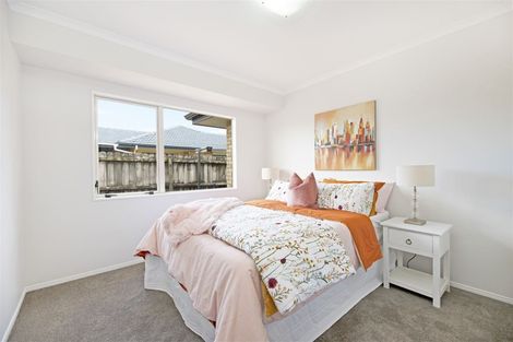 Photo of property in 15 Hillwell Drive, Henderson, Auckland, 0612