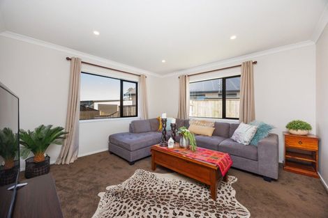 Photo of property in 4 Butler Place, Fitzherbert, Palmerston North, 4410