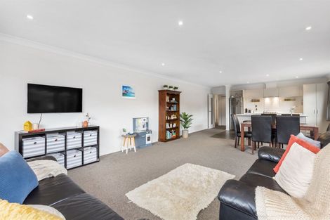 Photo of property in 3 Spritsail Place, Whitby, Porirua, 5024