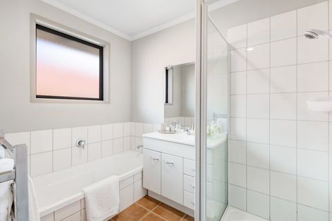 Photo of property in 35 Black Teal Close, Unsworth Heights, Auckland, 0632