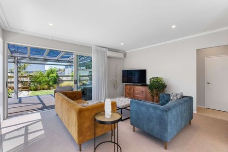 Photo of property in 23 Kukuwai Avenue, Red Beach, 0932