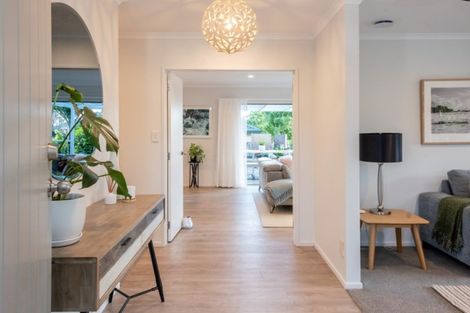 Photo of property in 35 John Brooke Crescent, East Tamaki Heights, Auckland, 2016