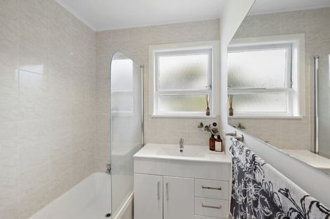 Photo of property in 49a Waiwaka Terrace, Strandon, New Plymouth, 4312
