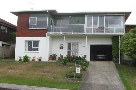 Photo of property in 2/1 Kaihu Street, Northcote, Auckland, 0627
