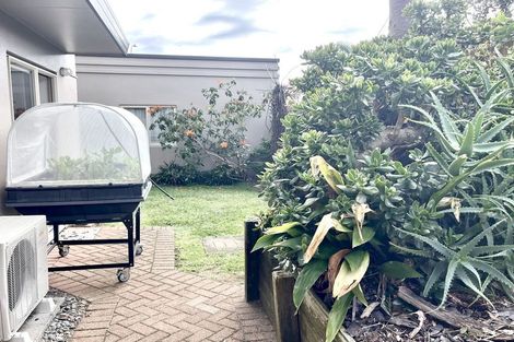 Photo of property in 2/28 Third Avenue, Tauranga, 3110