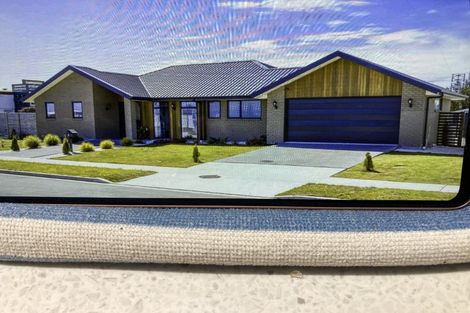 Photo of property in 1 Merino Crescent, Amberley, 7410