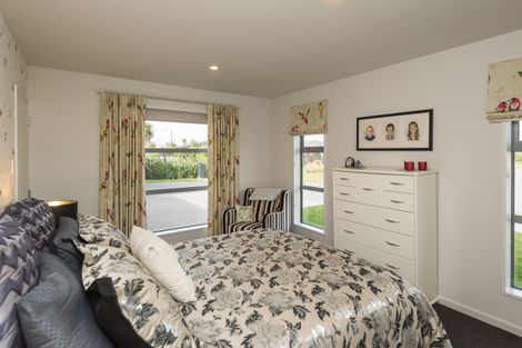 Photo of property in 43 Davaar Crescent, Broomfield, Christchurch, 8042