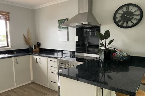 Photo of property in 4 Colonial Place, Kelvin Grove, Palmerston North, 4414