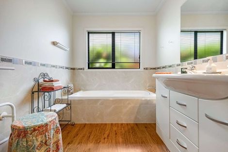 Photo of property in 15 Norfolk Drive, Cambridge, 3434