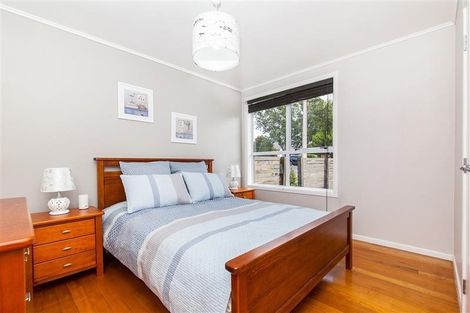 Photo of property in 29 Tirimoana Road, Te Atatu South, Auckland, 0602