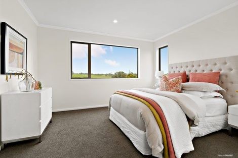 Photo of property in 76 Hayfield Way, Karaka, Papakura, 2113