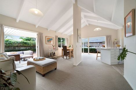 Photo of property in 6 Graven Court, Henderson, Auckland, 0612