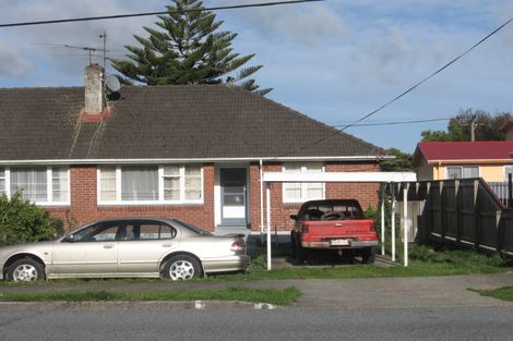 Photo of property in 16-18 Kowhai Street, Naenae, Lower Hutt, 5011