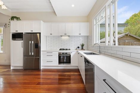 Photo of property in 1/6 Valley Road, Northcote, Auckland, 0626