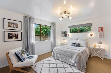 Photo of property in 28 Rewarewa Crescent, Waikanae, 5036