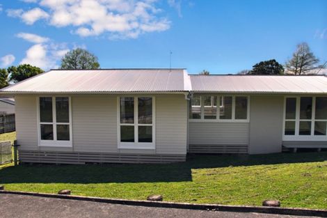 Photo of property in 1 Tawa Place, Waiuku, 2123