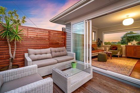 Photo of property in 53 Verran Road, Birkenhead, Auckland, 0626
