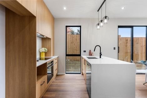Photo of property in 121d Reeves Road, Pakuranga Heights, Auckland, 2010