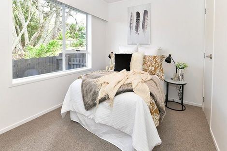 Photo of property in 2/546 Beach Road, Rothesay Bay, Auckland, 0630