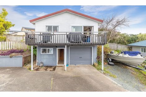 Photo of property in 12a Jean Place, Stanmore Bay, Whangaparaoa, 0932