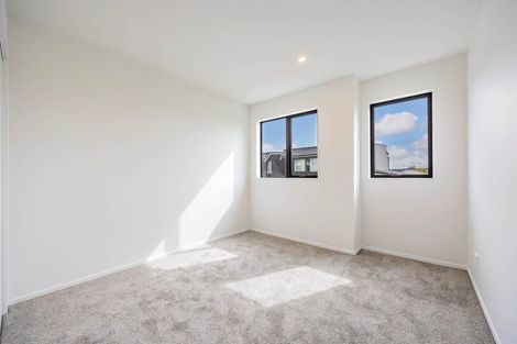 Photo of property in 3/17 Kingdale Road, Henderson, Auckland, 0610